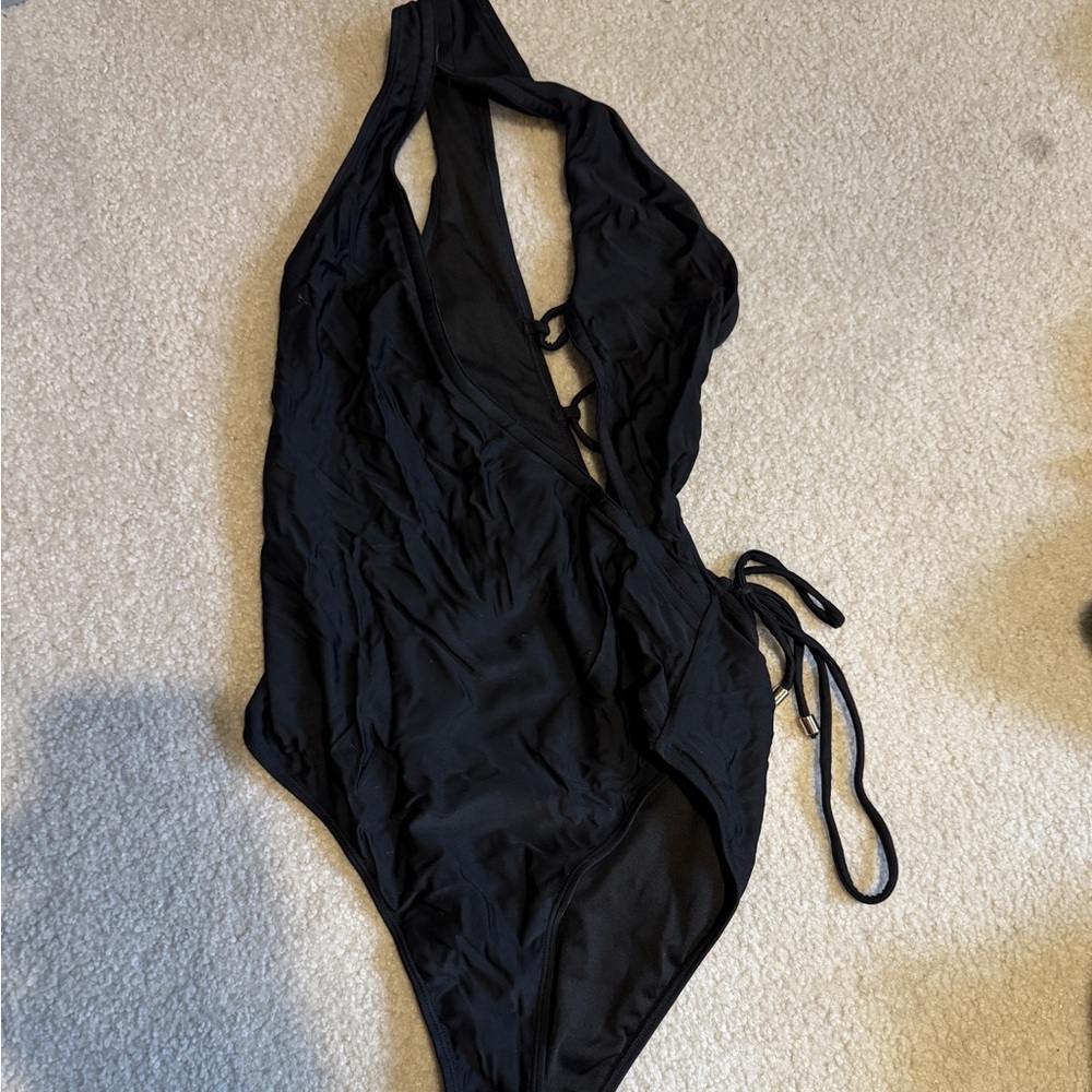 Kaiso Swim black cut out one piece - size medium